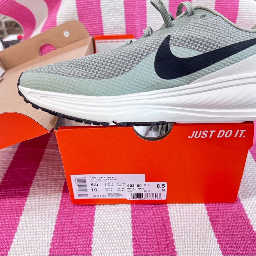 Nike Revolution 6 Green and Black Running Shoes